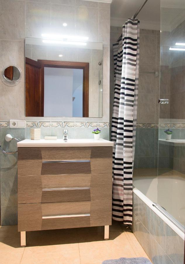 Apartamentos Vista Al Puerto 칼라 피구에라 외부 사진