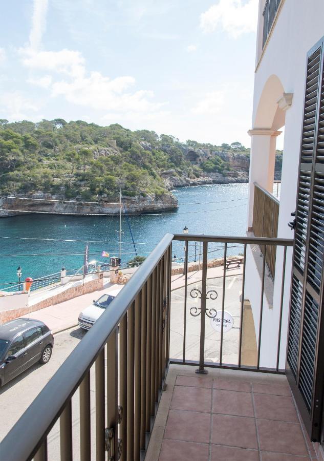Apartamentos Vista Al Puerto 칼라 피구에라 외부 사진