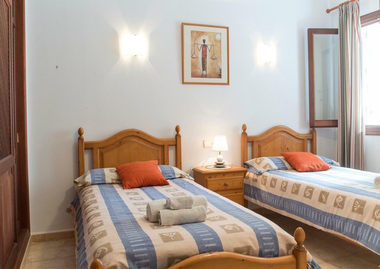 Apartamentos Vista Al Puerto 칼라 피구에라 외부 사진