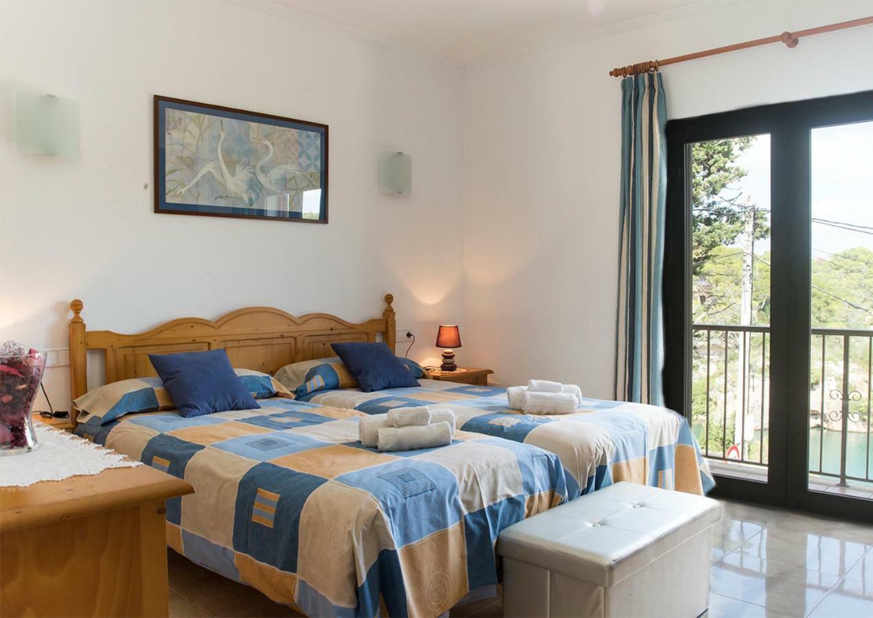 Apartamentos Vista Al Puerto 칼라 피구에라 외부 사진