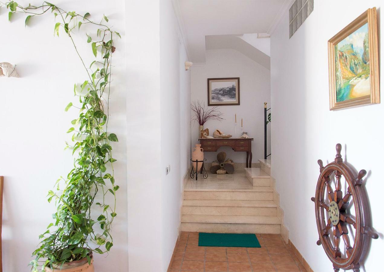 Apartamentos Vista Al Puerto 칼라 피구에라 외부 사진