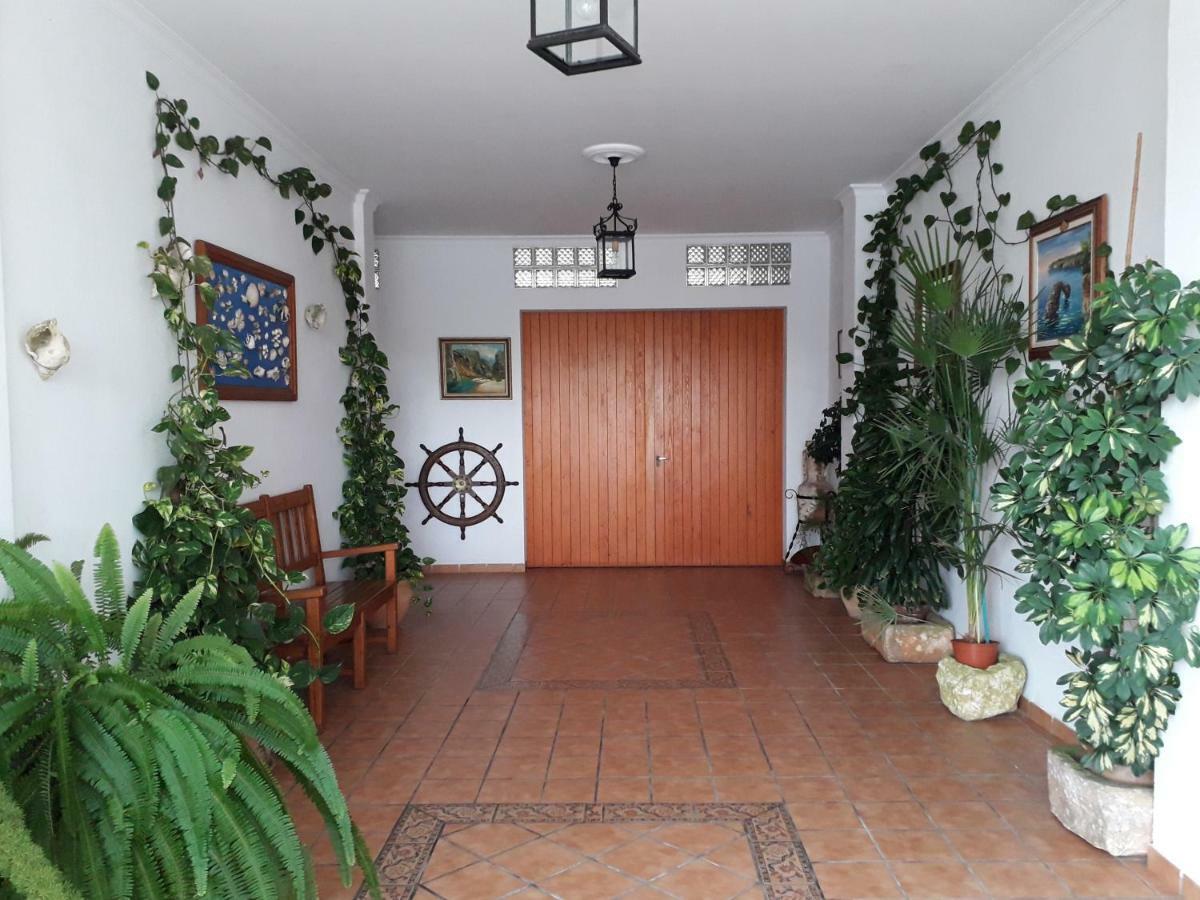Apartamentos Vista Al Puerto 칼라 피구에라 외부 사진