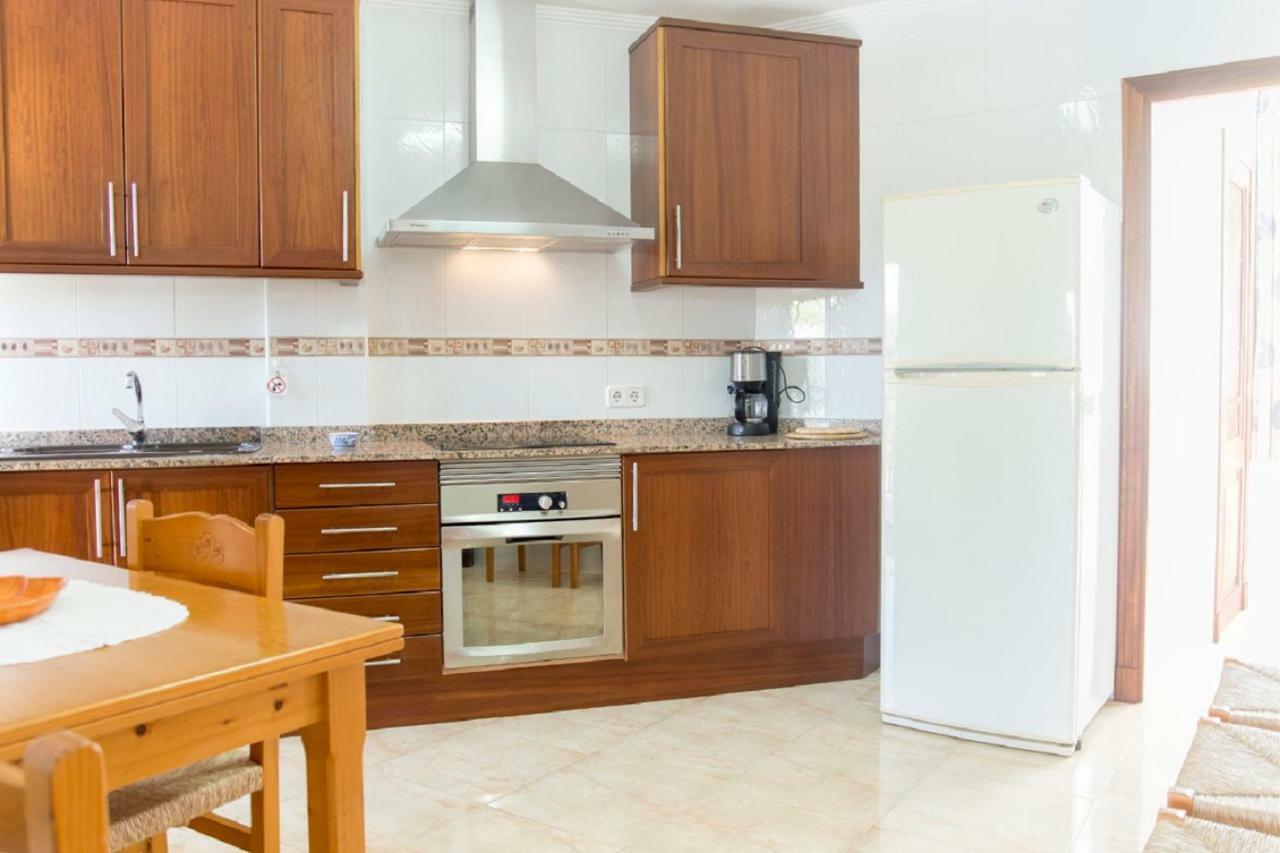 Apartamentos Vista Al Puerto 칼라 피구에라 외부 사진