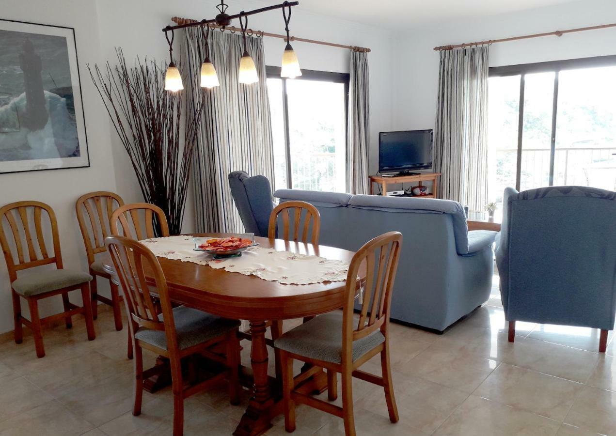 Apartamentos Vista Al Puerto 칼라 피구에라 외부 사진